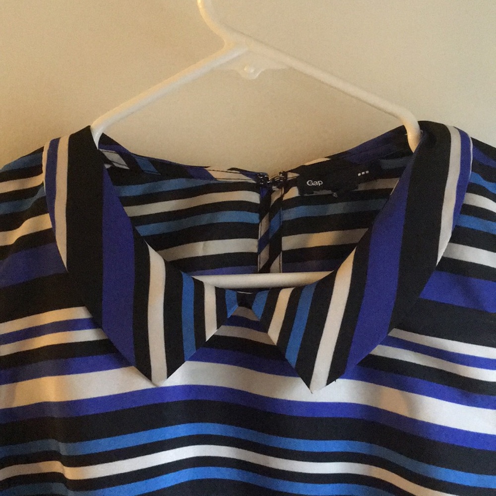 GAP top - Picture 2 of 3